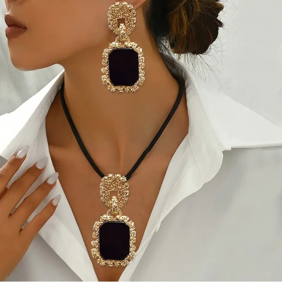 3 Piece Black Enamel Rectangular Embossed Statement Pendant Necklace Earrings - Picture 1 of 3